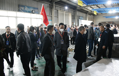 成都家具商會組織企業(yè)參觀新都新繁優(yōu)秀工廠裝飾材料